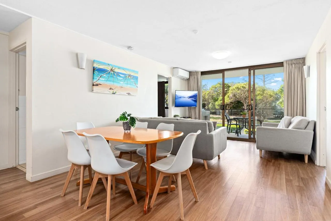 Windward Apartments Мулулаба